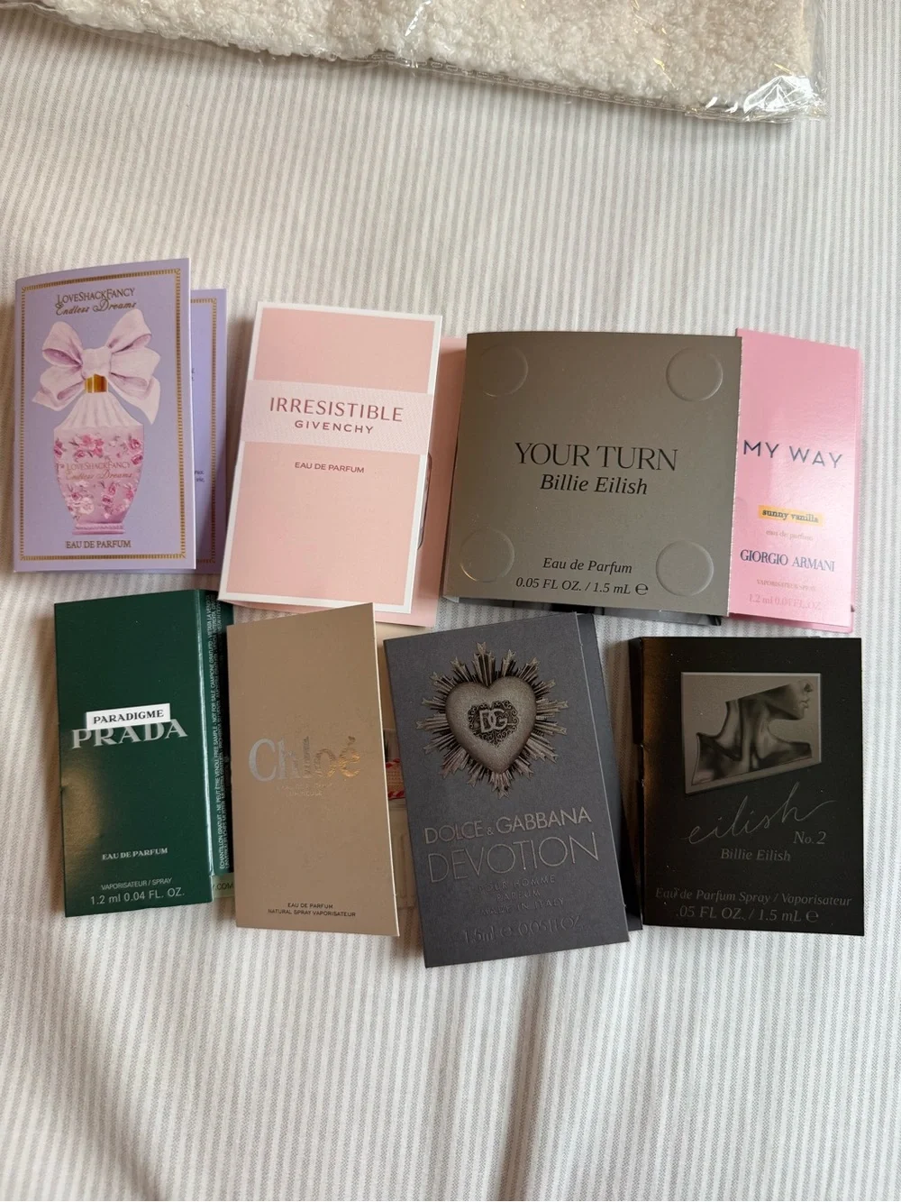 Beauty/fragrance sample lot